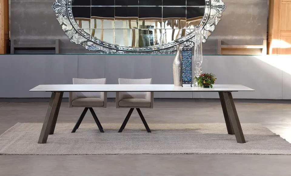 White marble dining table with dark legs and Kuy Diseñ's grey chairs